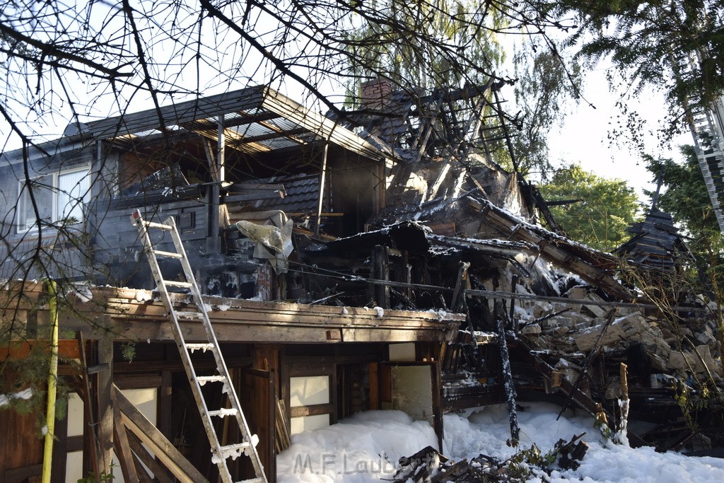 Grossfeuer Einfamilienhaus Siegburg Muehlengrabenstr P1192.JPG - Miklos Laubert